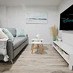 Stylish Suite With King Bed,Long Stays,Disney+,Airport