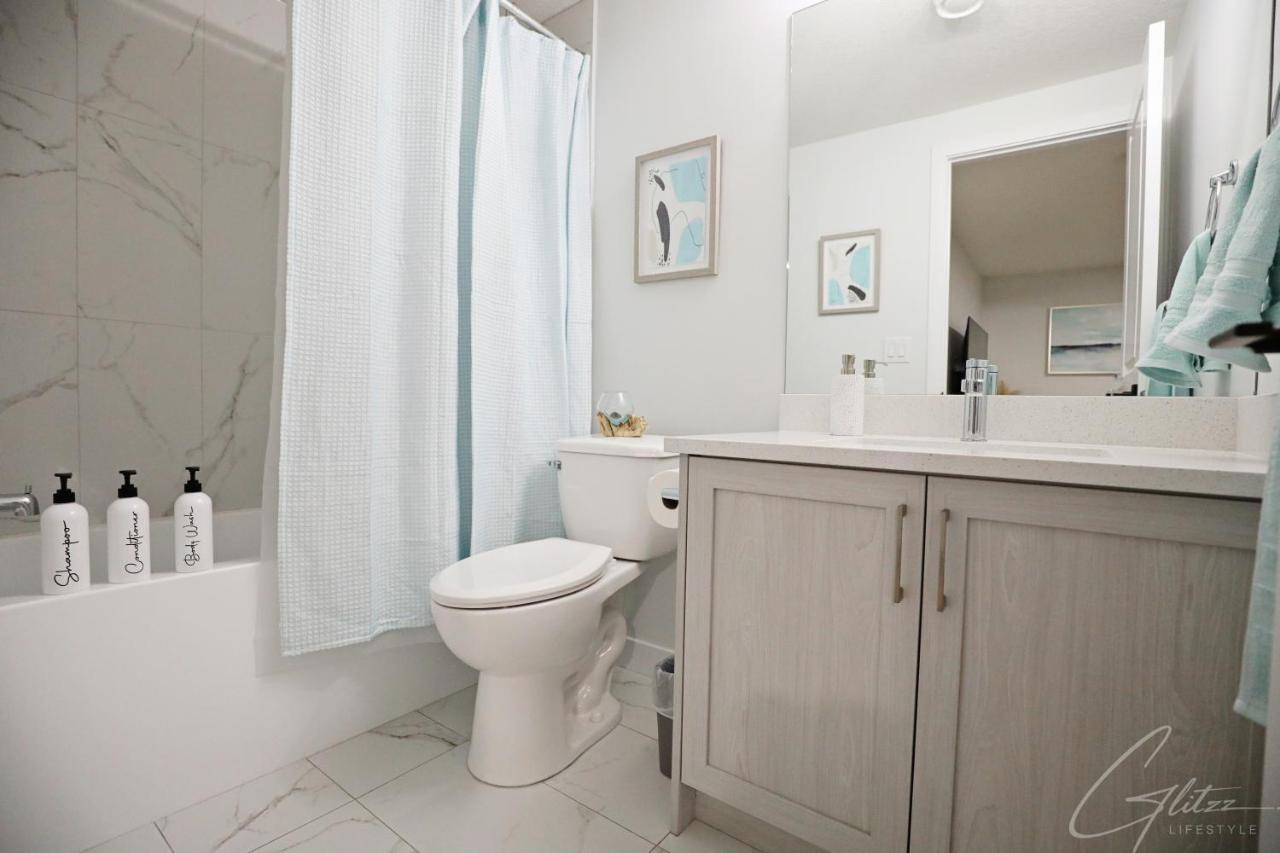 Stylish With King Bed,long Stays,disney+,airport Holiday home Edmonton
