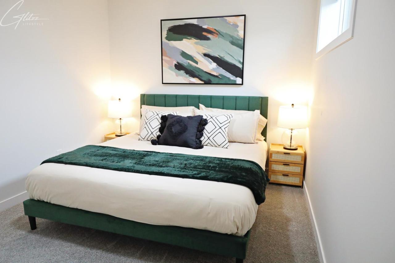 Stylish With King Bed,long Stays,disney+,airport * Edmonton