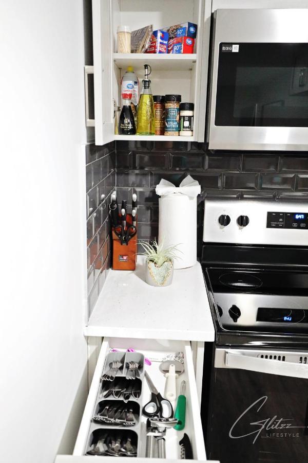Stylish With King Bed,long Stays,disney+,airport * Edmonton