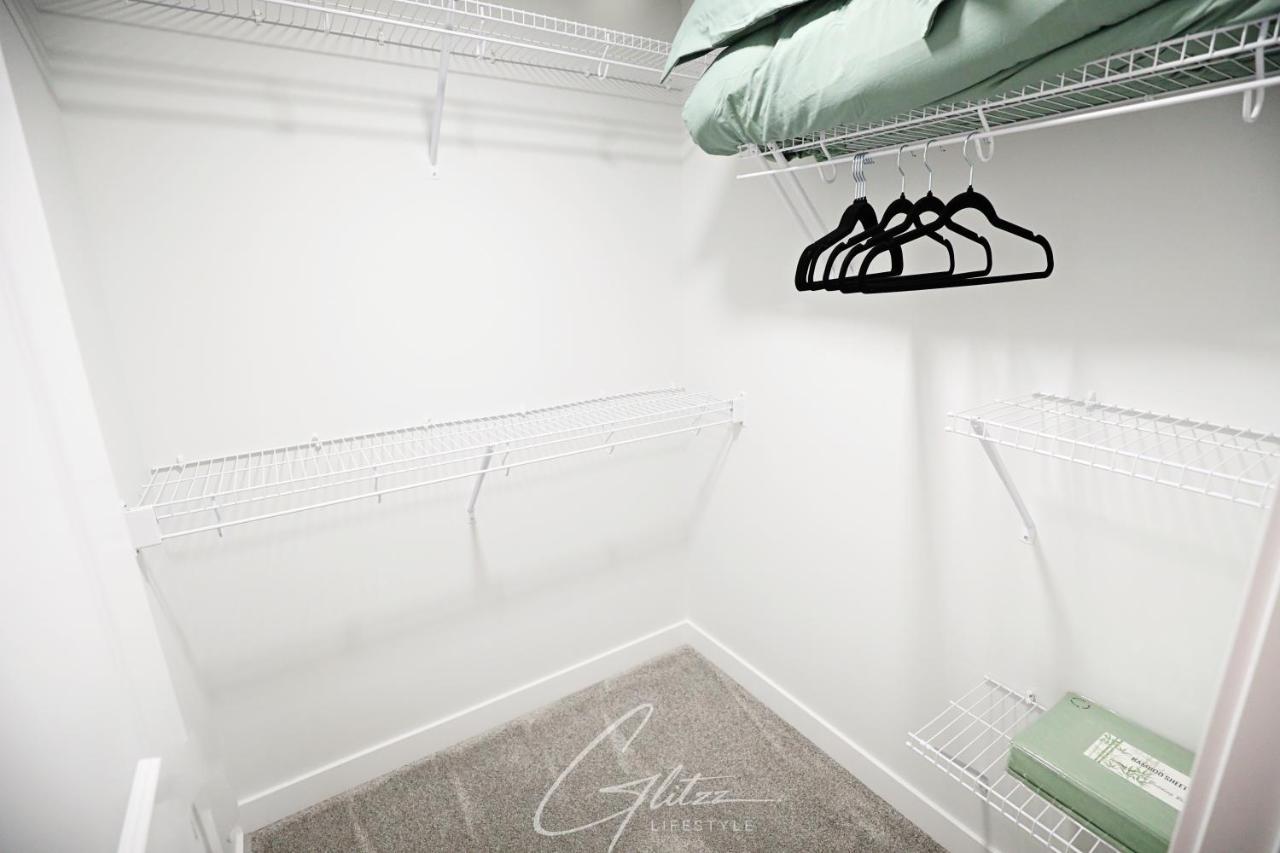 Stylish With King Bed,long Stays,disney+,airport Holiday home